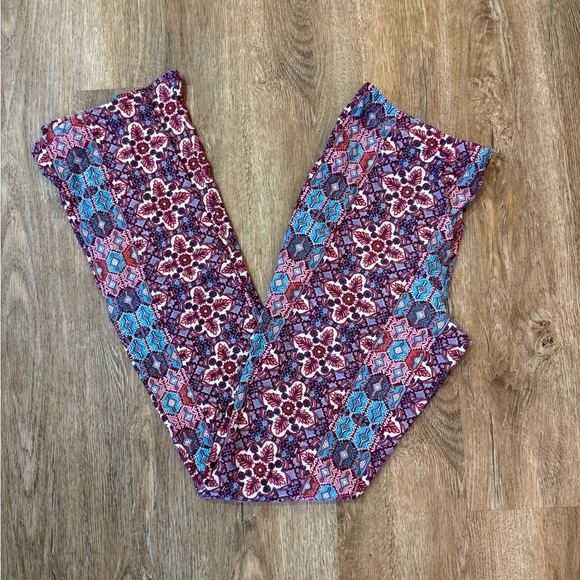 Pink Rose Multicolor Floral flaired Leggings - Picture 1 of 3